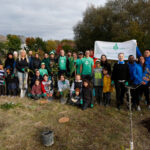 http://Group%20image%20of%20volunteers%20at%20the%202022%20National%20Tree%20Day%20Ottawa%20event。